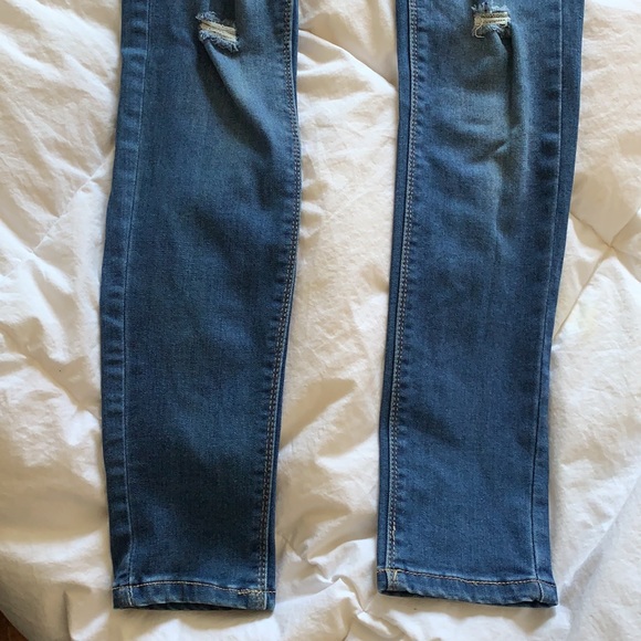 Juniors Stretched Ripped Jeans - Picture 3 of 8